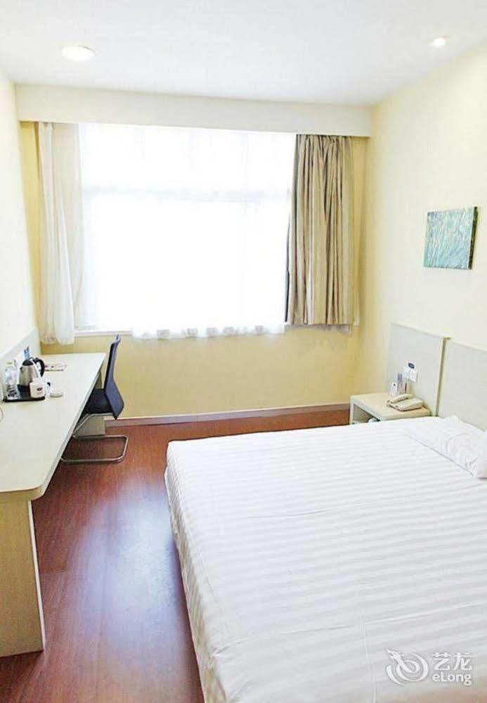 Hanting Express Shanghai Lujiazui Minsheng Road Exterior foto